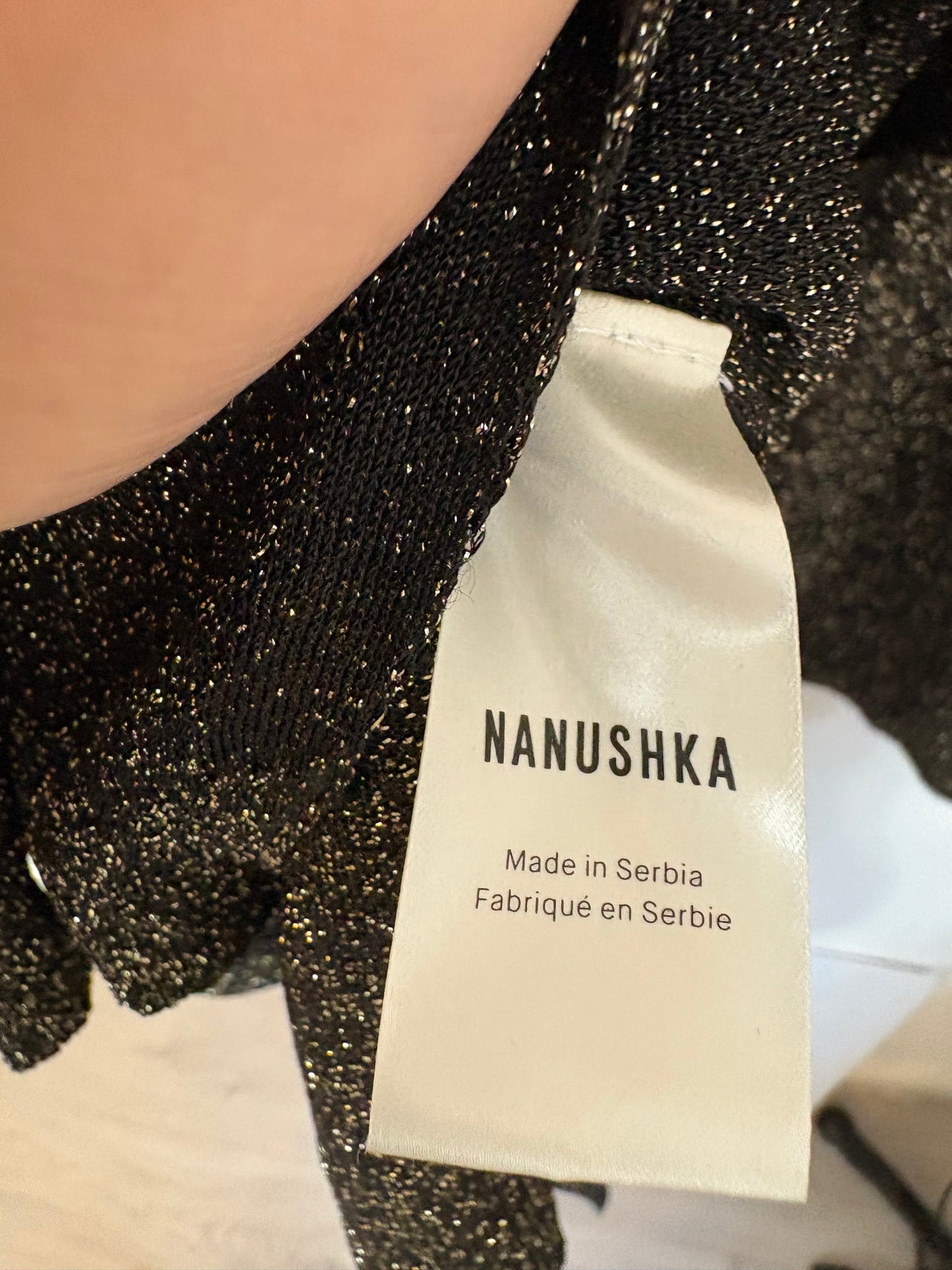 NANUSHKA. Vestido midi hilos dorados