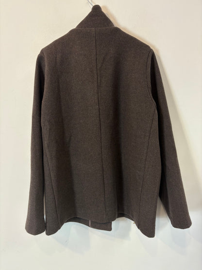 NATURA. Chaqueta marrón textura