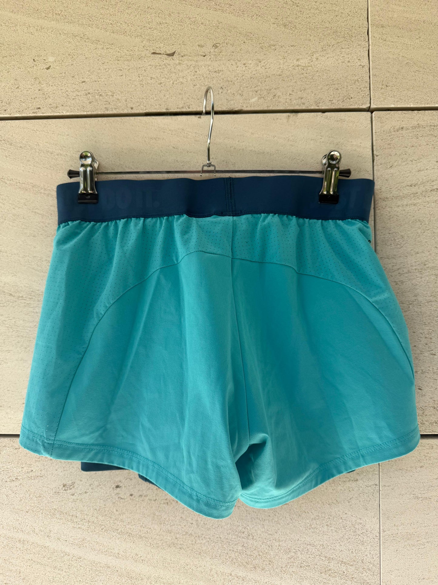 NIKE. Pantalón corto de running azul turquesa. T XS/S
