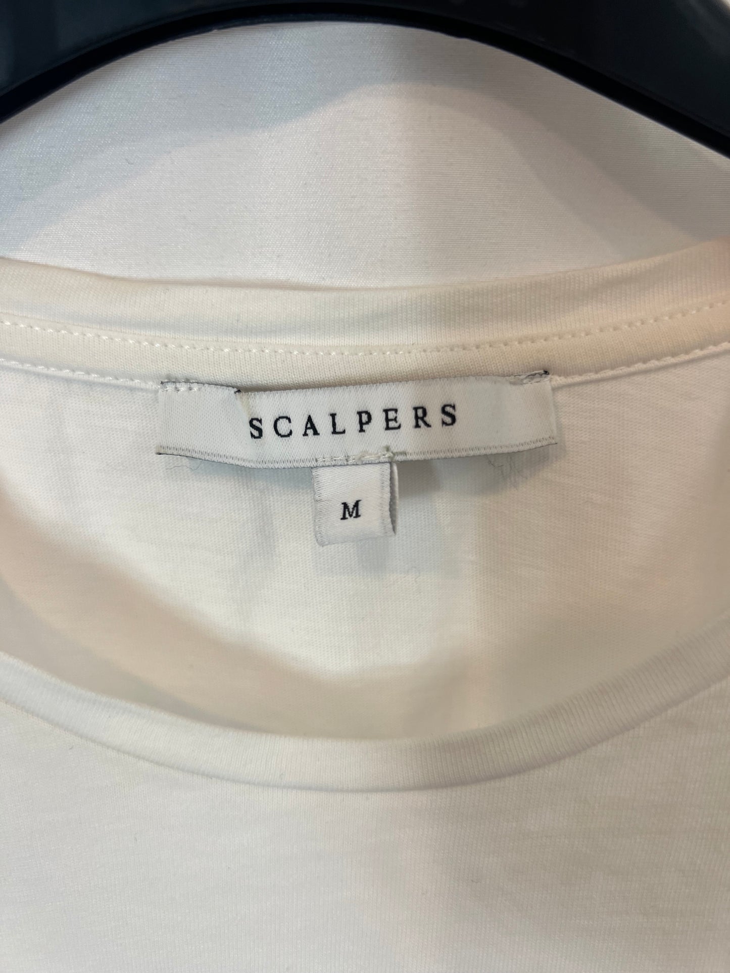 SCALPERS. White T-shirt with shoulder detail. TM