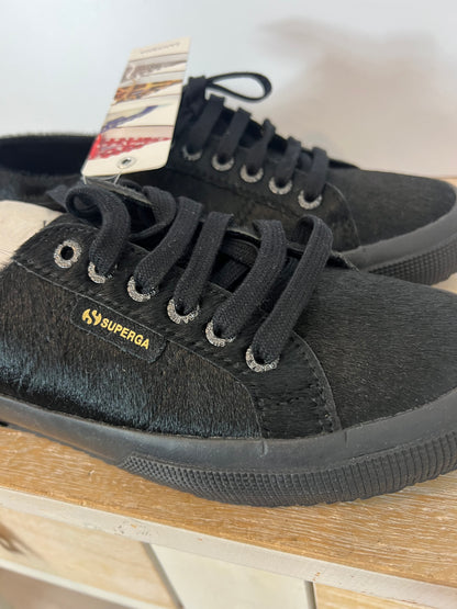 SUPERGA. Zapatillas negra pelito. T 39