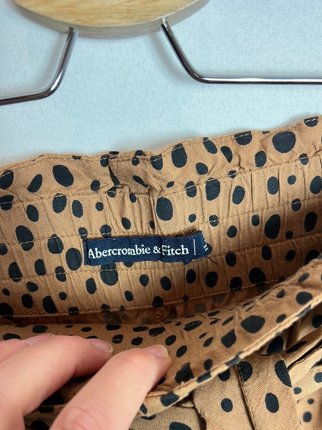 ABERCROMBIE&FITCH. Pantalón marrón fluido estampado T.s