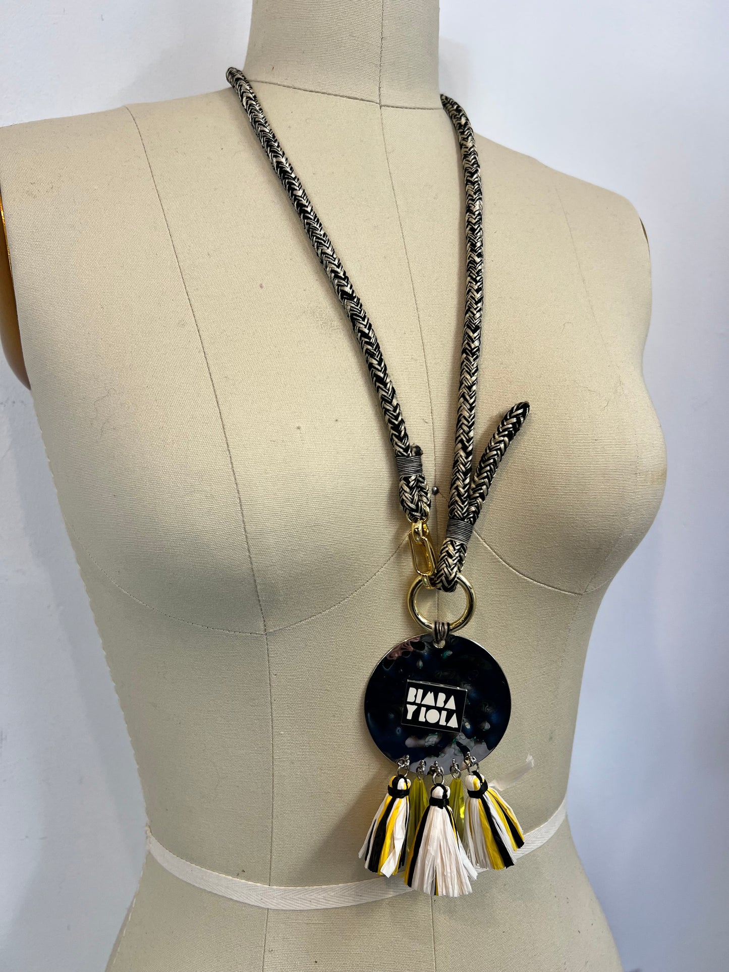 BIMBA Y LOLA. Colgante cuerda