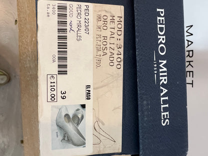 PEDRO MIRALLES. Zapatos de tacón dorados. T 39