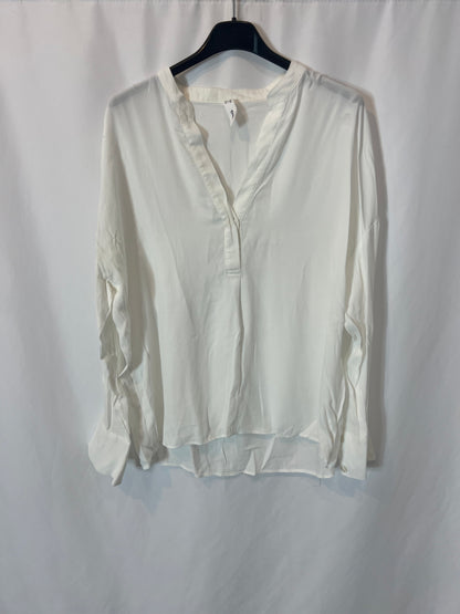 MANGO. Flowy white blouse. TS