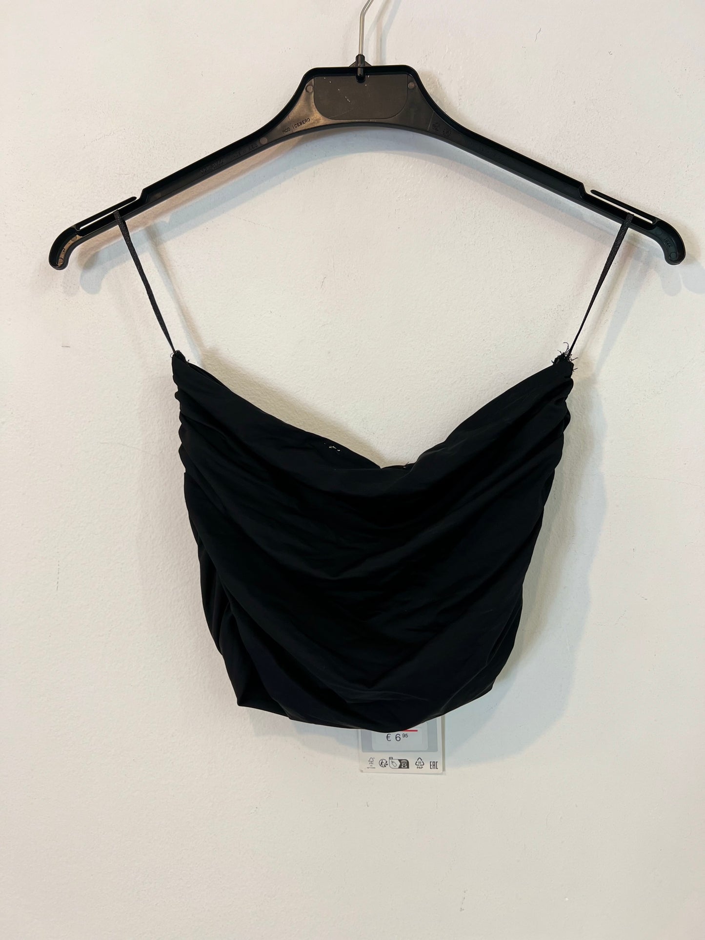 ZARA. croptop negro licra T.s