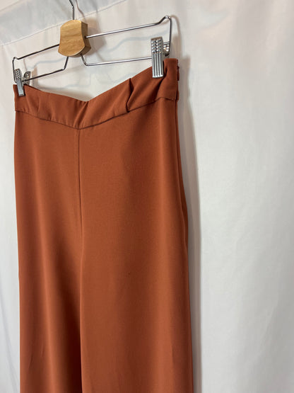 ZARA. Pantalón pata ancha fluido. T M