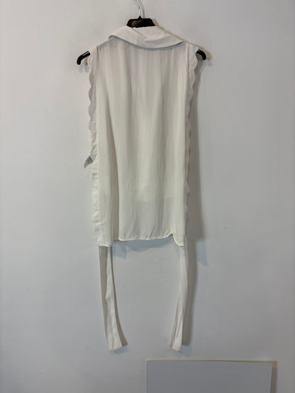 ELISABETTA FRANCHI. Top blanco aberturas/pechera