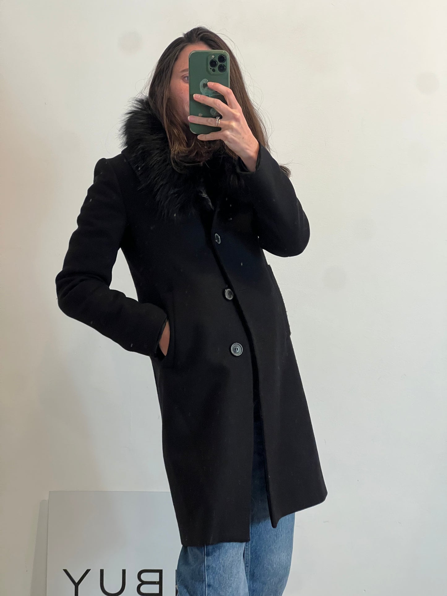 ZARA. Abrigo negro lana cuello pelo