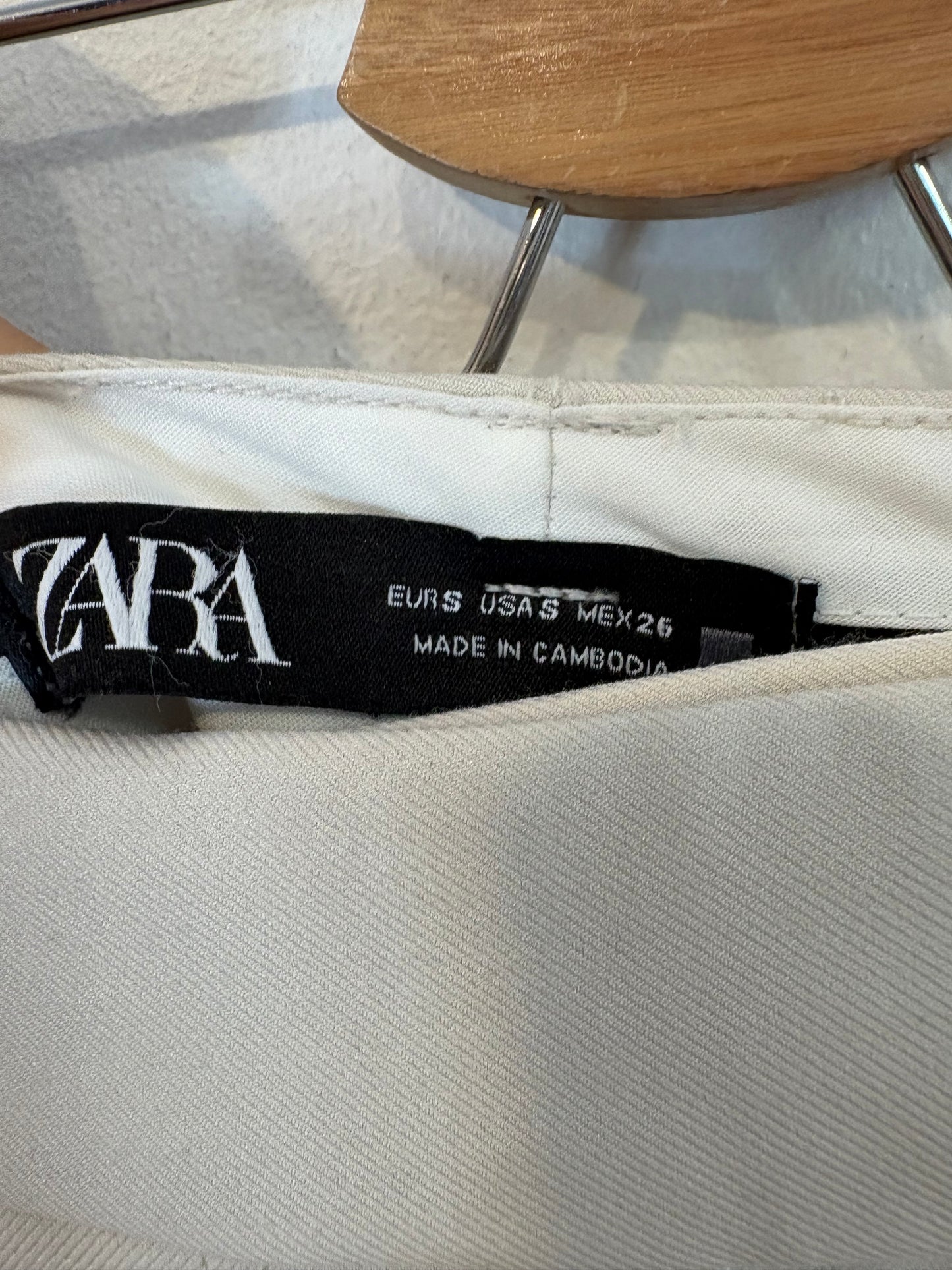 ZARA. Pantalón sastre beige. T S