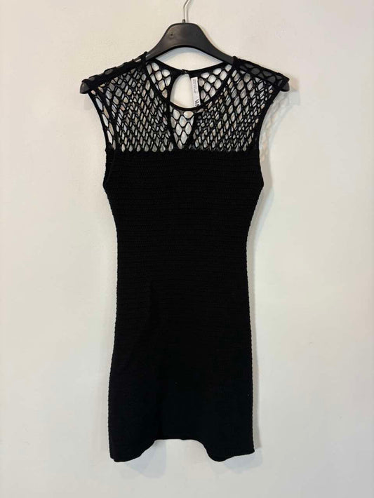 ZARA. Vestido negro croché
