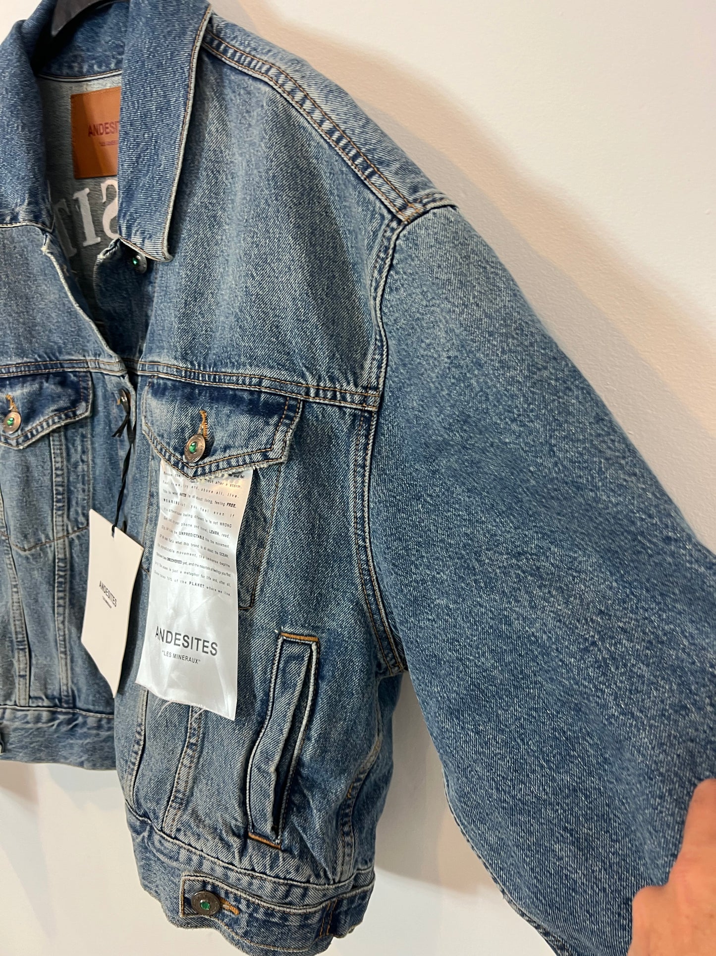 ANDESITES. Cazadora denim bordada. TU (M)