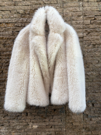 ZARA. Abrigo pelo corto