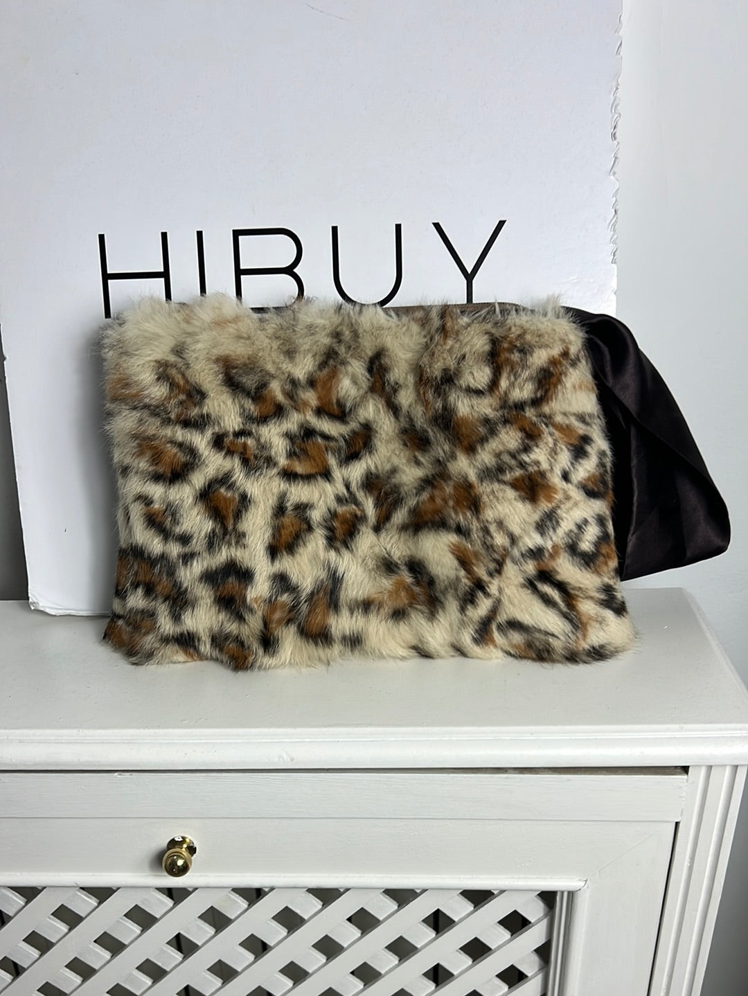 OTRAS. Bolso de mano pelo animal print