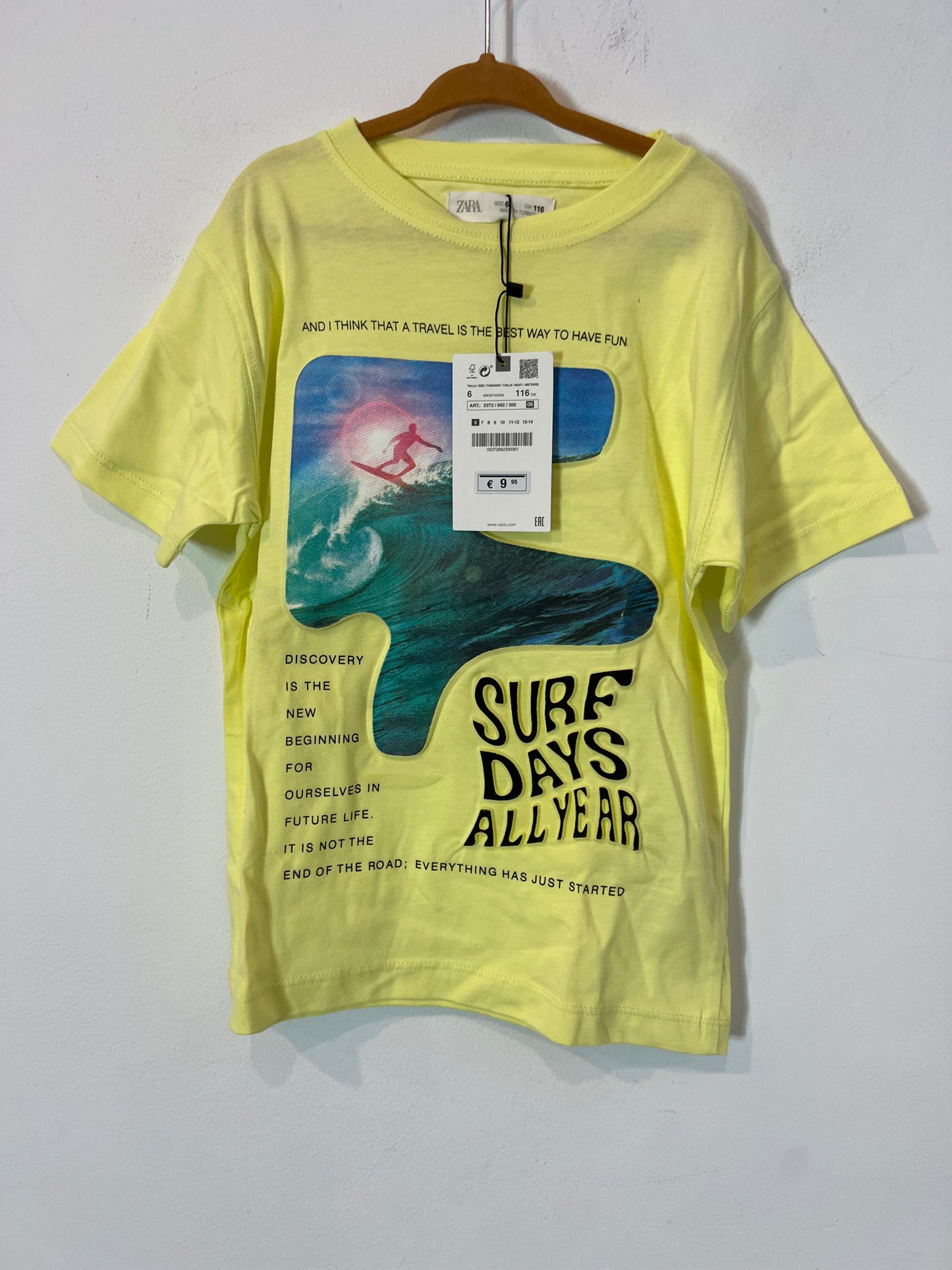 ZARA. Camiseta flúor surf. T 6 años