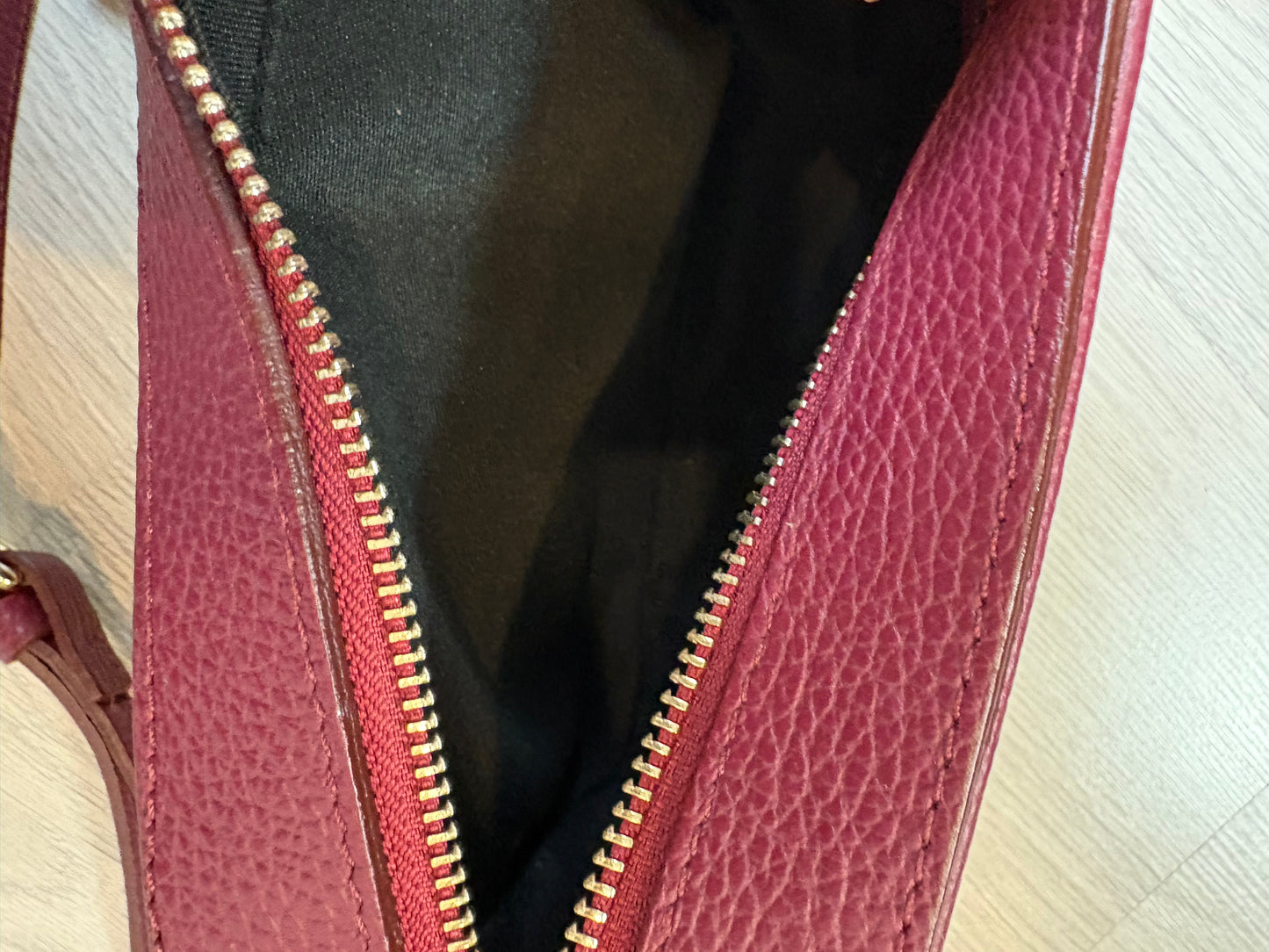 EHLEA. Bolso piel burdeos