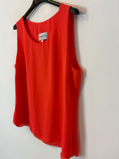 CONCHITA SAINZ. Conjunto Rojo fluido