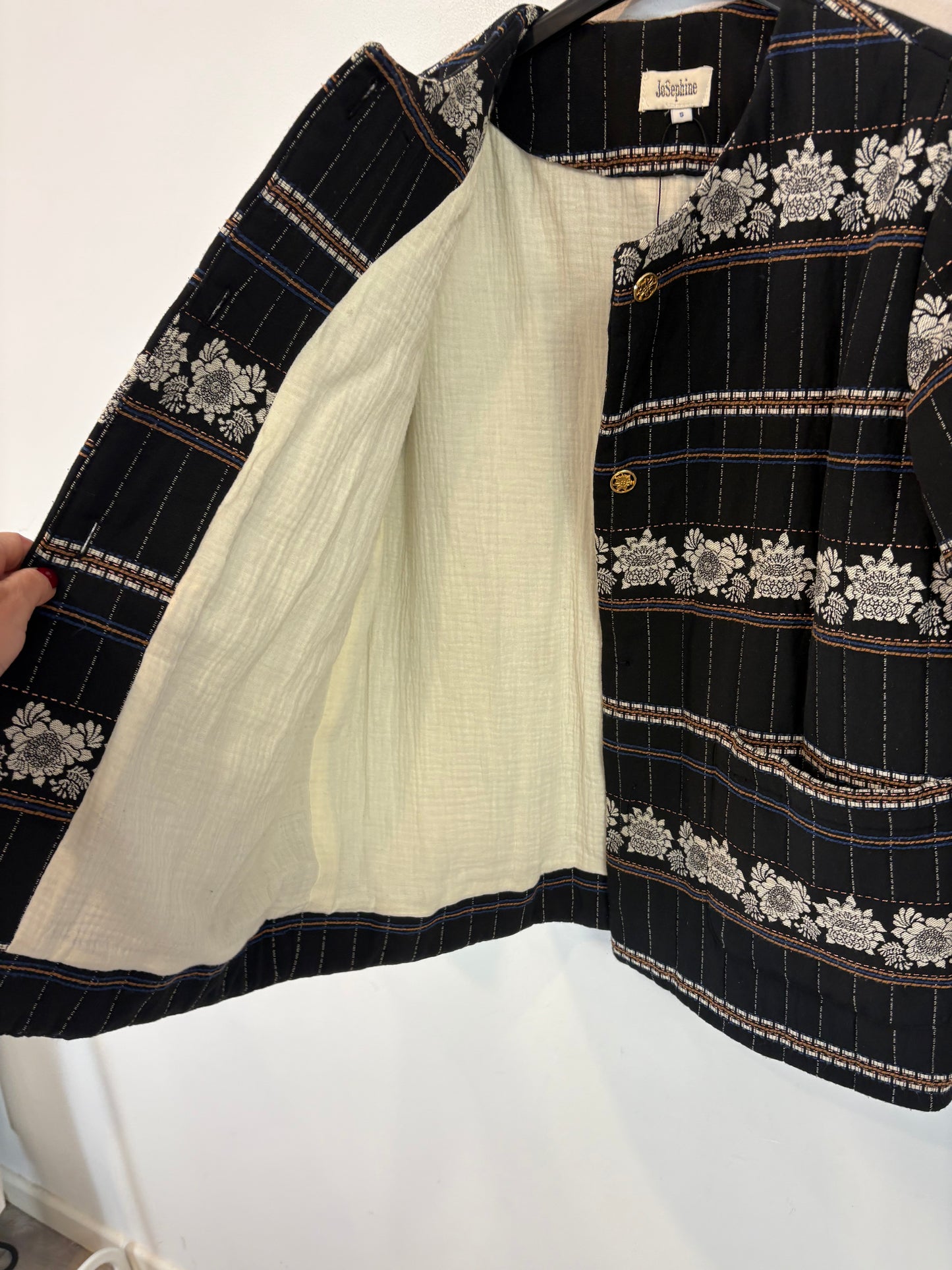 JOSEPHINE. Chaqueta  acolchada bordados