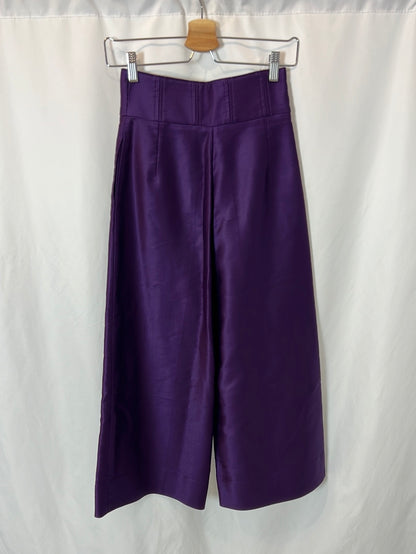 UTERQÜE. Pantalón culotte berenjena. T XS