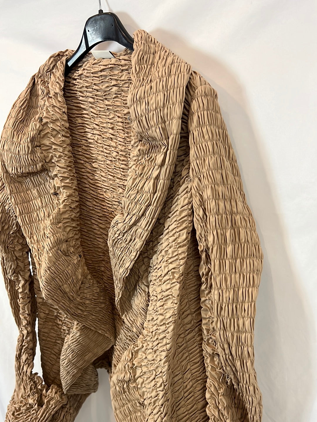 DRIES VAN NOTEN. Beige gathered jacket. TS