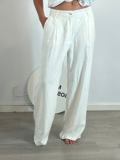 STRADIVARIUS. Flowy white wide-leg trousers. Size 42