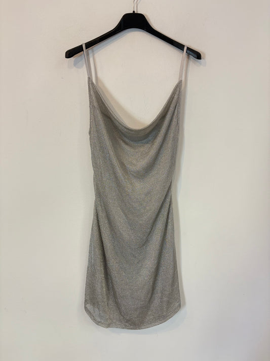 MANGO. Vestido corto plateado textura