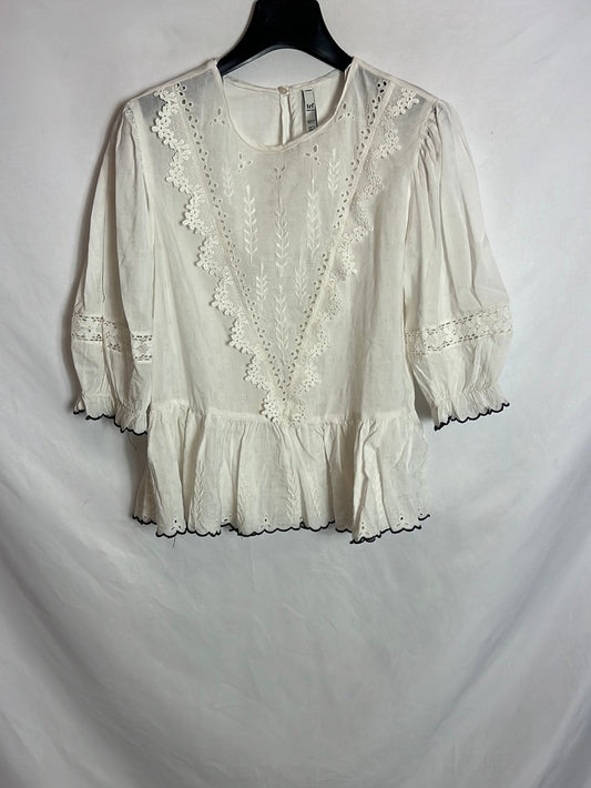 ZARA. Blusa blanca troquelada volantes T.s