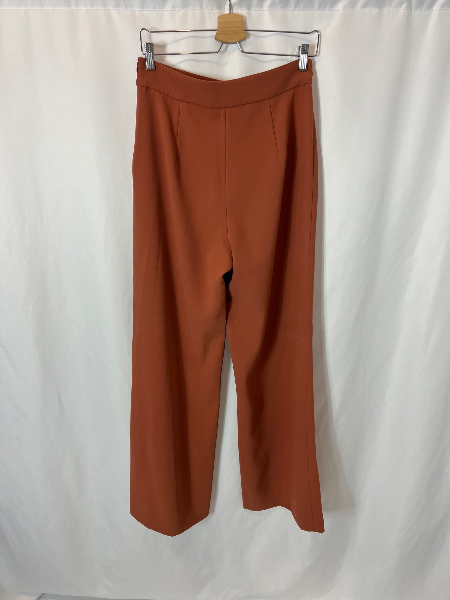 ZARA. Pantalón pata ancha fluido. T M