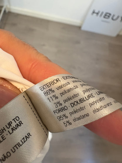 MASSIMO DUTTI. Short green skirt with pocket T.xs