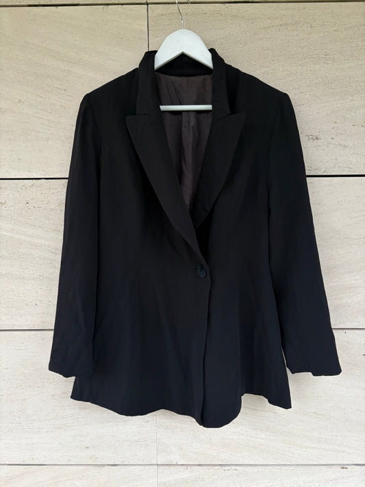 OTRAS. Blazer negra vintage detalles en terciopelo