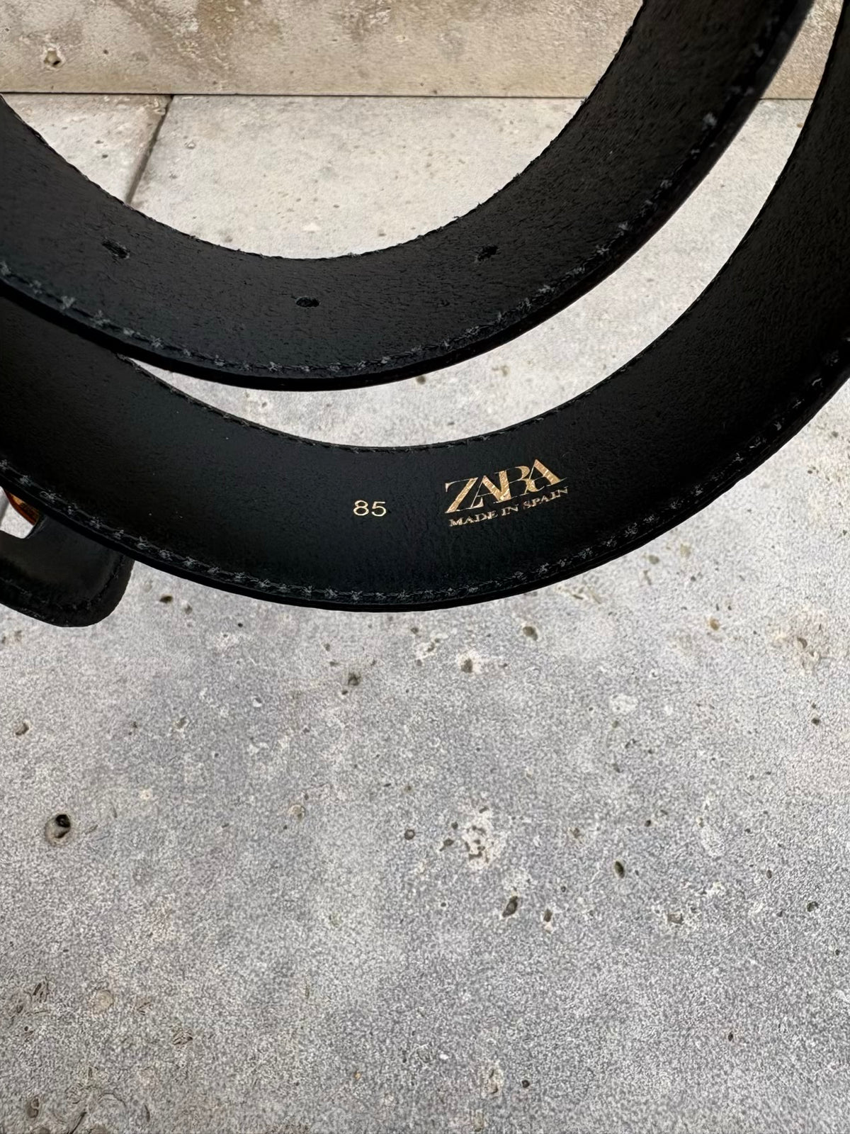 ZARA. Cinturón piel negro