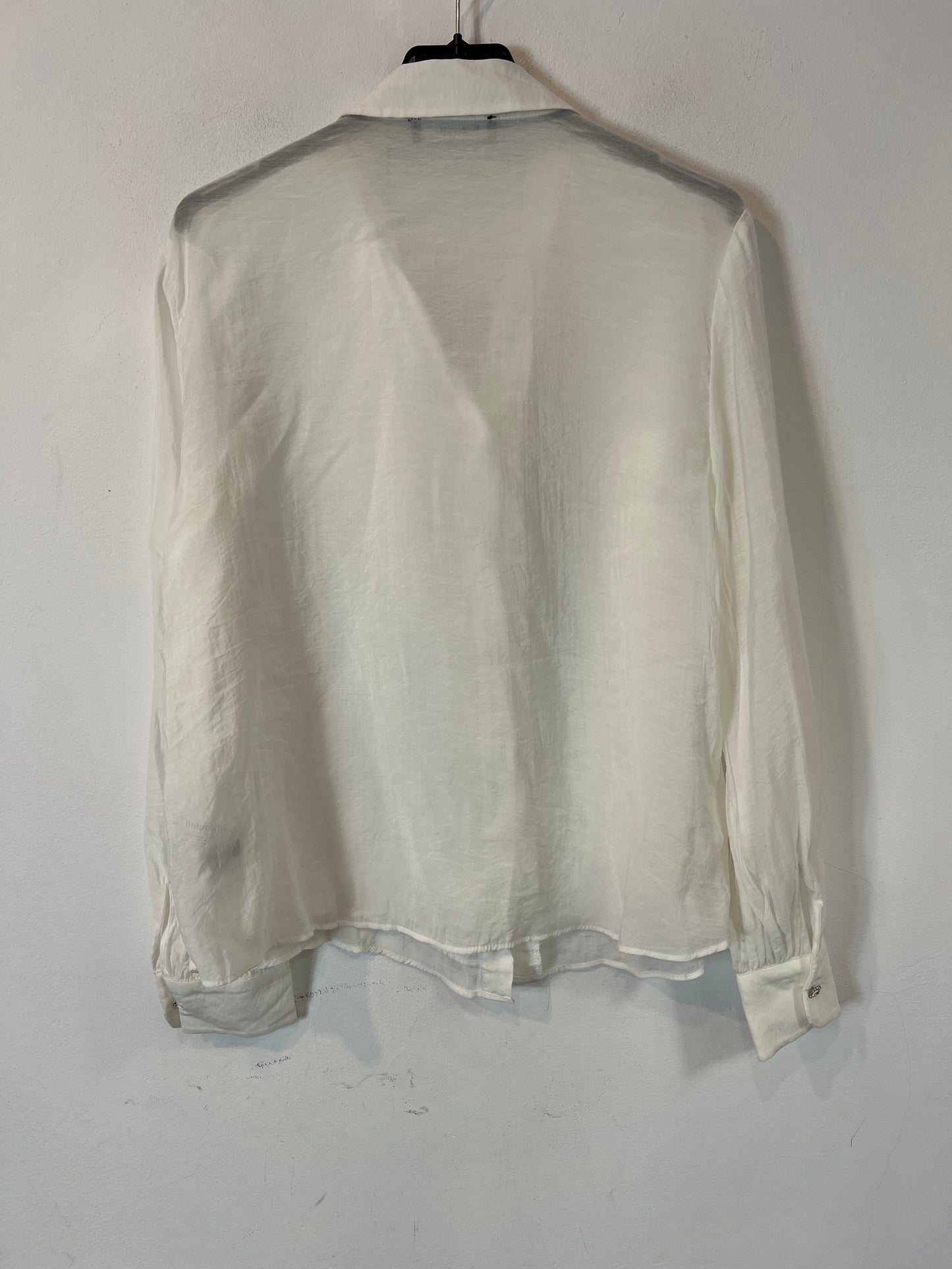 TINTORETTO. Blusa blanca botones joya