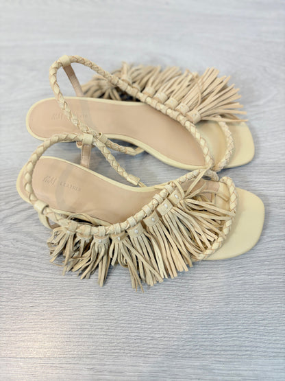 H&M. Sandalia piel con flecos. T 38
