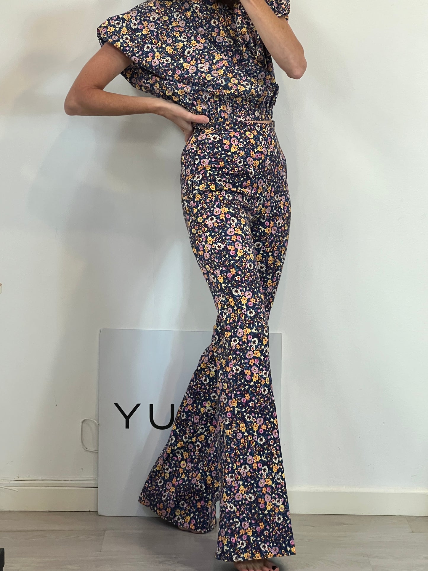 AMEÉ. Sleeveless fringed sweater S.(s)