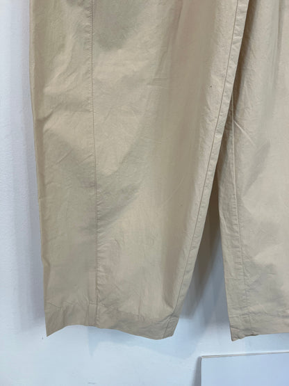 MANGO. Pantalón beige textura