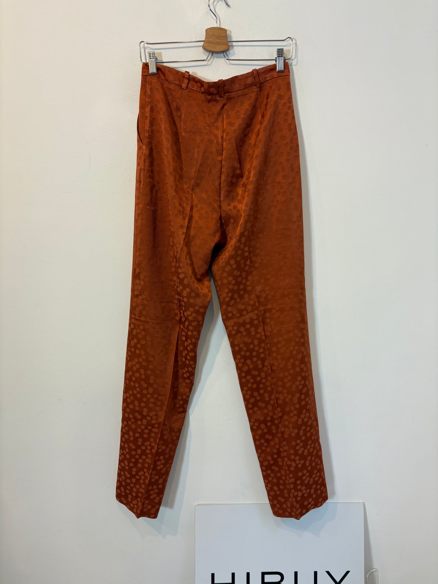 MANGO. Total look satinado caldera