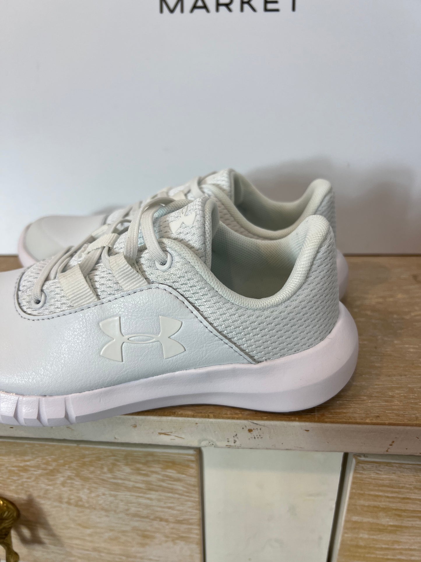 UNDER ARMOUR. Zapatillas blancas logo. T 31.5