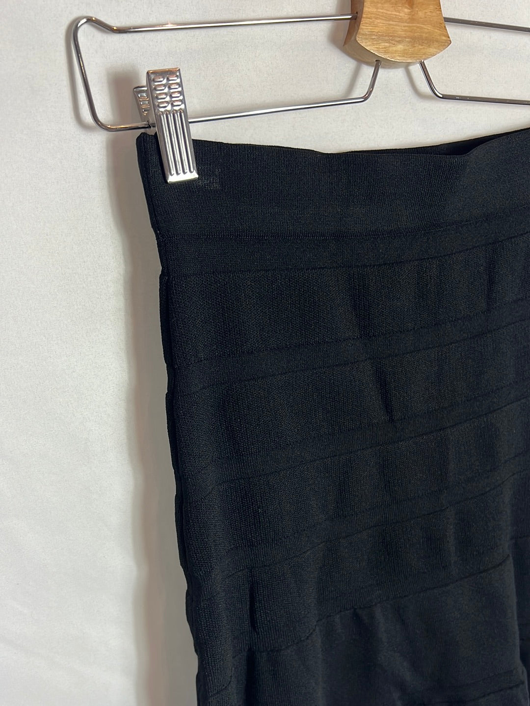 MANGO. Falda negra punto T.m