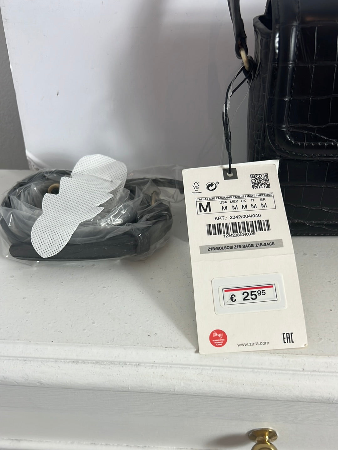 ZARA. Bolso mini cierre dorado