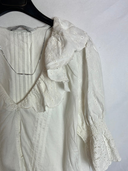 ZARA. Vintage-style beige blouse Ts