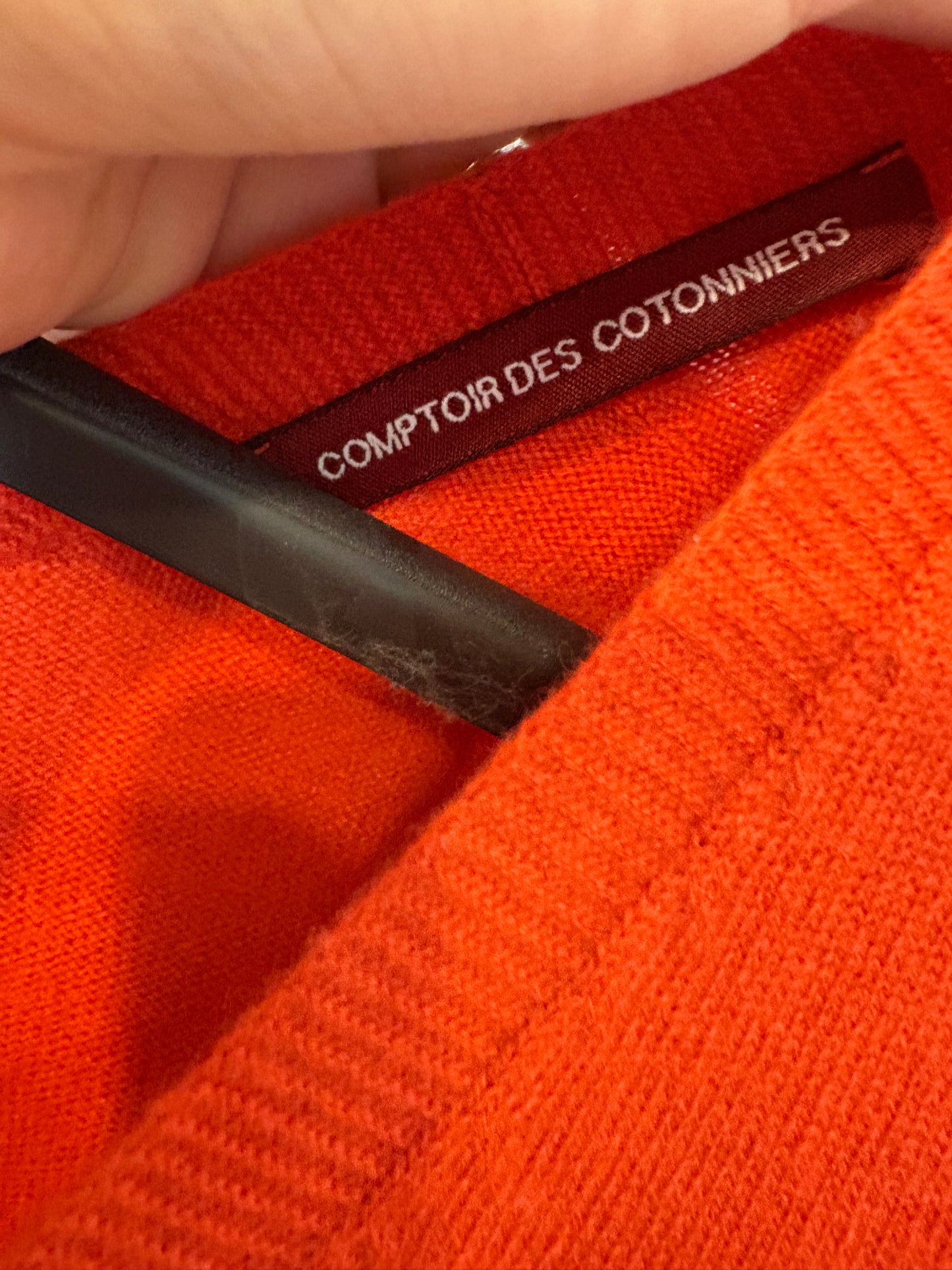 COMPTOIR DES COTONNIERS. Red cashmere V-neck sweater. T.S.