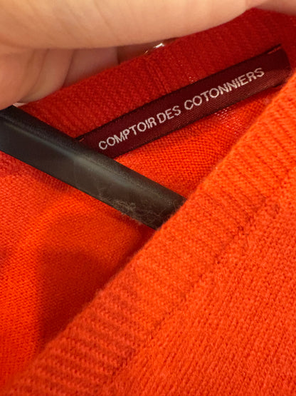 COMPTOIR DES COTONNIERS. Red cashmere V-neck sweater. T.S.