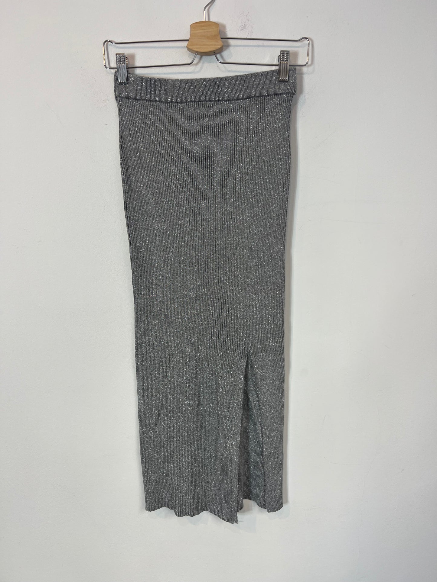 ZARA. Falda midi gris hilos T.s