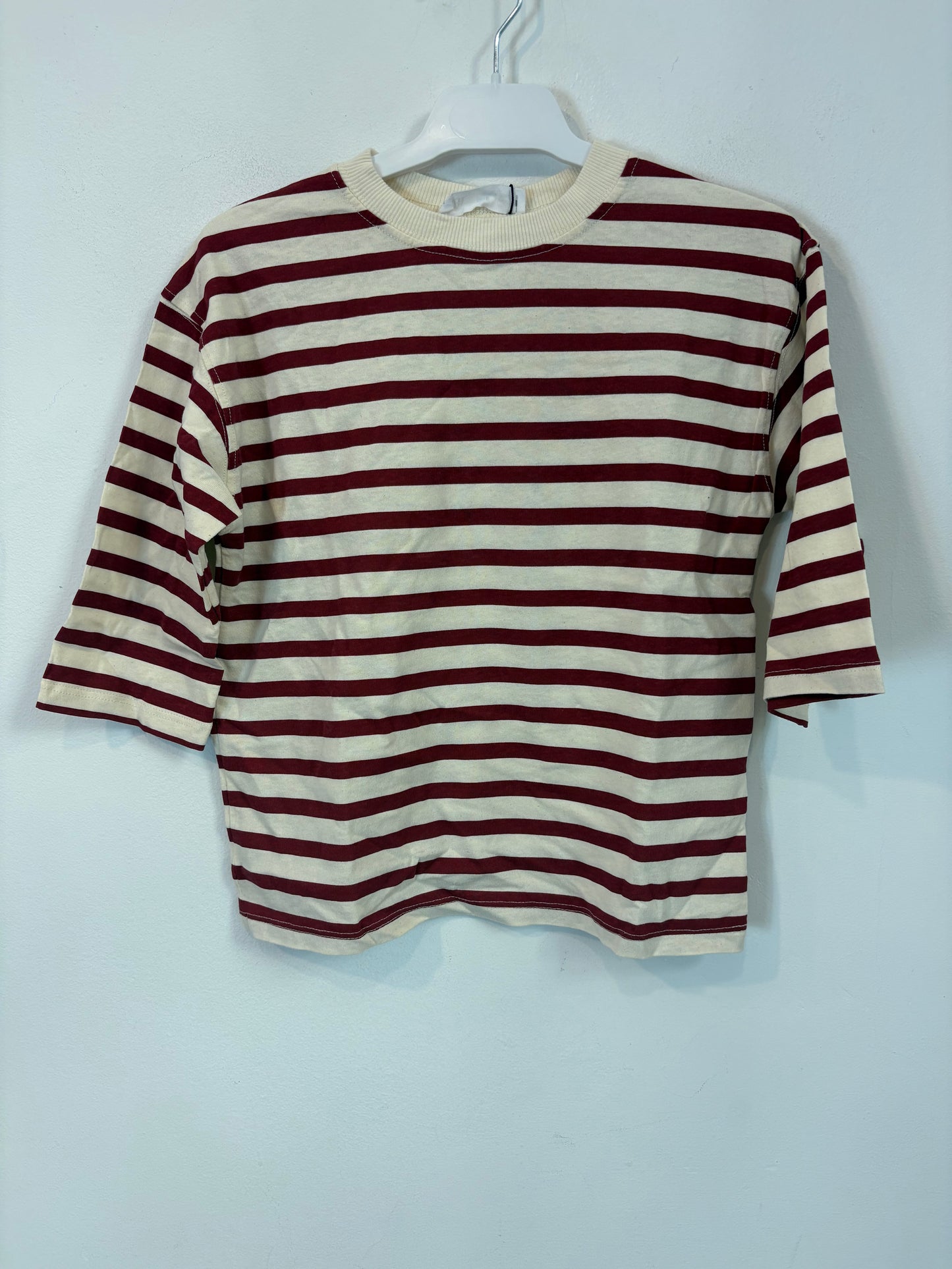 ZARA. Camiseta rayas burdeos. T 7 años