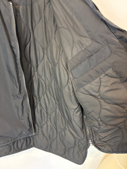 CHEAP MONDAY. Chaqueta negra acolchada