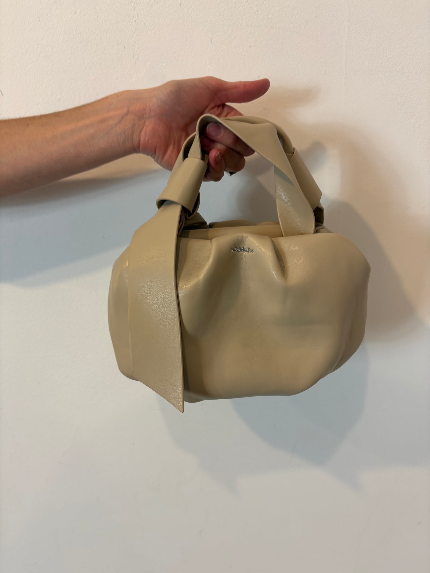 JO & MR.JOE. Bolso mini beige doble asa