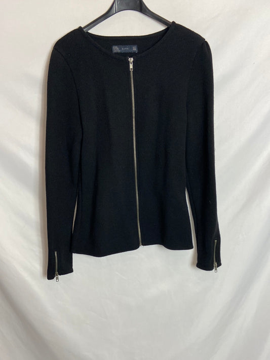 ZARA. Chaqueta negra textura T. M