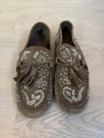 ZARA. Mocasines piel abalorios