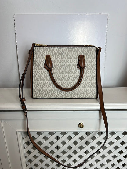 MICHAEL KORS. Bolso iniciales doble asa