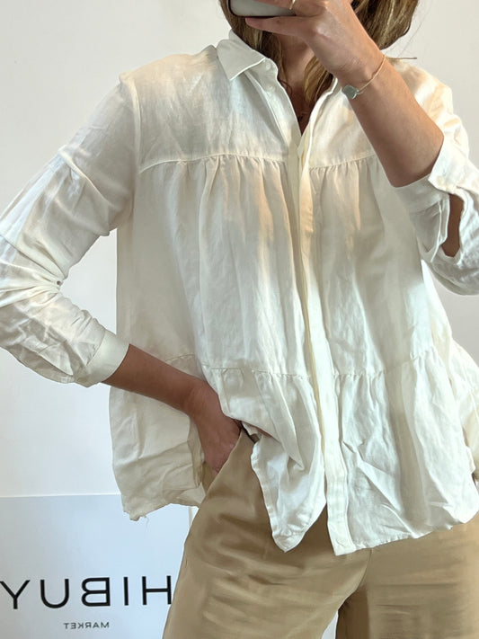 ESPRIT. Off-white ruffled blouse. TM